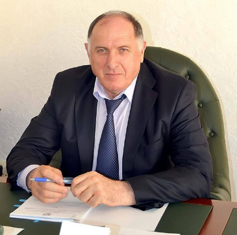 Абдулмуслим Абдулмуслимов поздравил дагестанских женщин с Международным женским днём