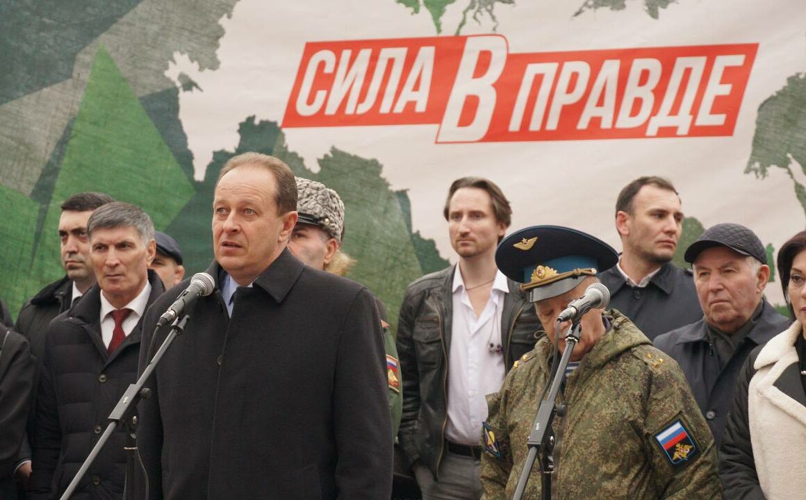 Жители Махачкалы встретили агитпоезд «Сила в правде»