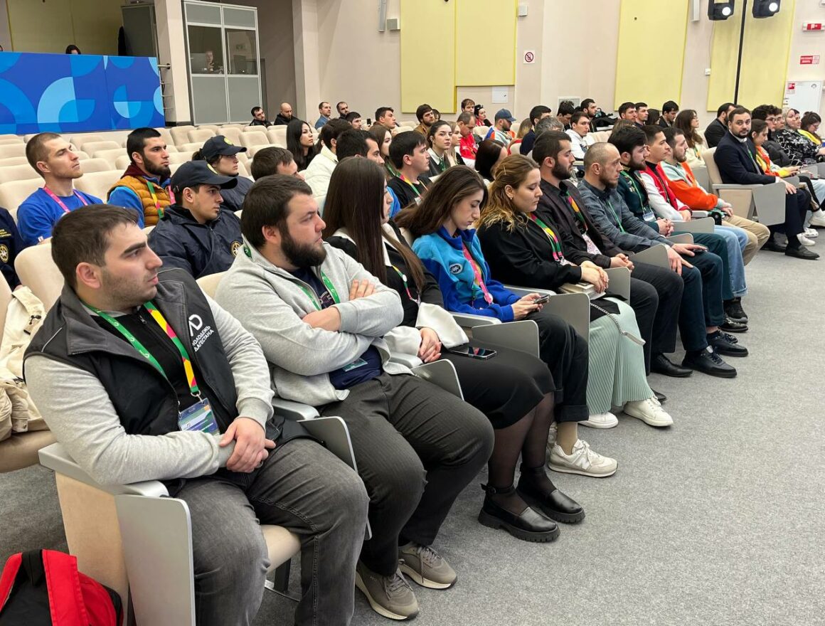 Встреча дагестанской молодежи с заместителем председателя Правительства РД Муслимом Телякавовым прошла на ВФМ-2024