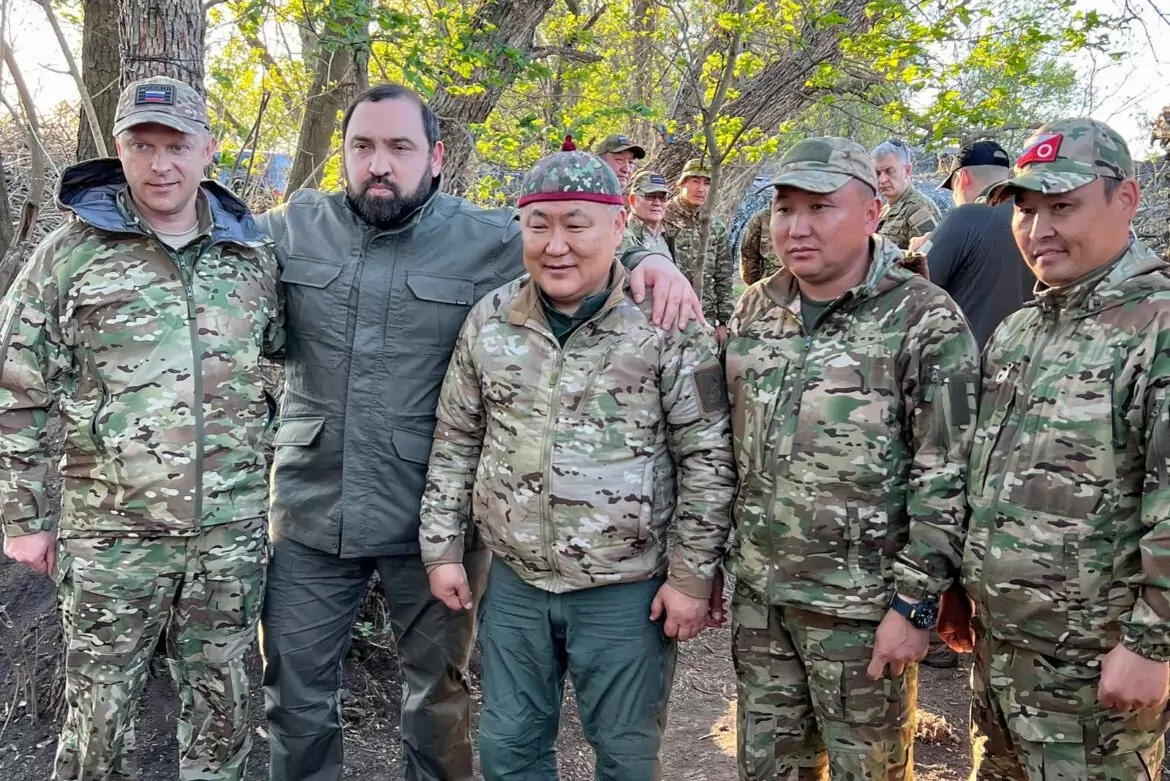 Султан Хамзаев передал государственные награды бойцам 55-ой бригады