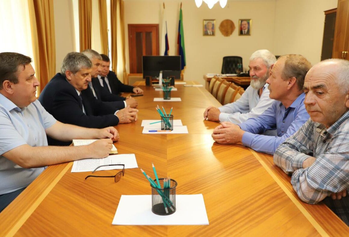 Алексей Гасанов провёл выездной приём граждан в Кизлярском районе