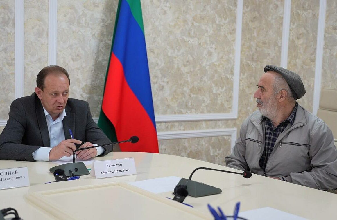 Вице-премьер Муслим Телякавов провел выездной прием граждан в г. Хасавюрте