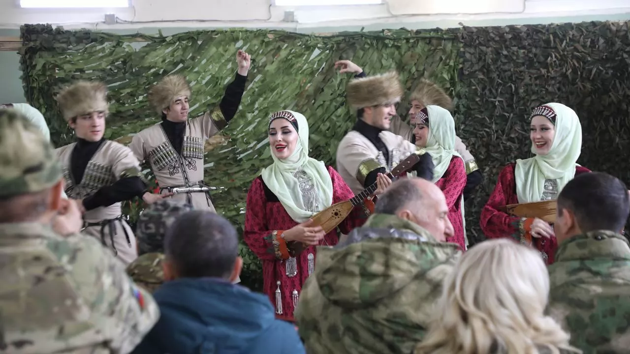 Дагестанские артисты, прибывшие в ЛНР, дали концерт для военнослужащих