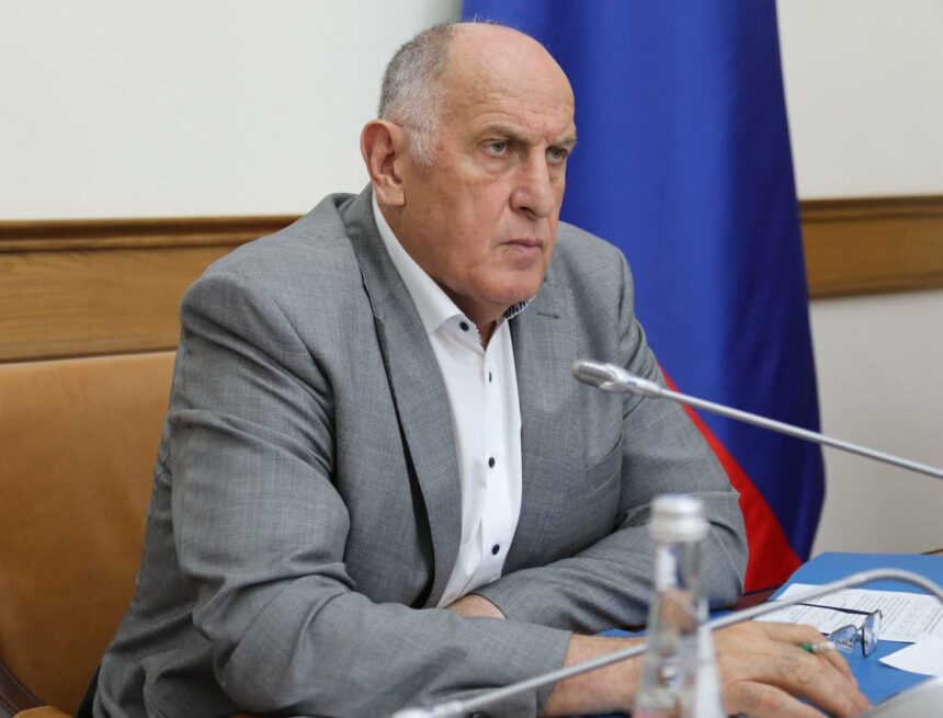 Абдулмуслим Абдулмуслимов оценит ход работ по подготовке к учебному году