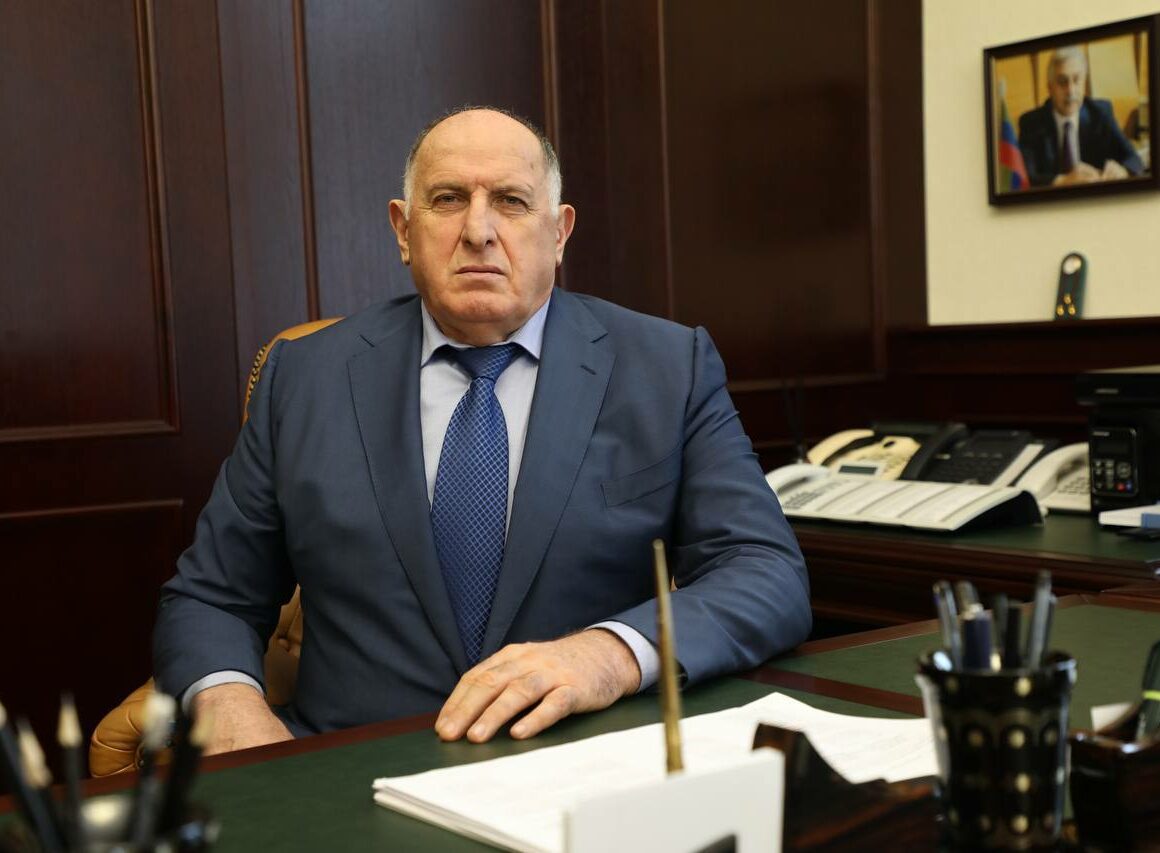 Абдулмуслим Абдулмуслимов поздравил работников ЖКХ Дагестана с профессиональным праздником