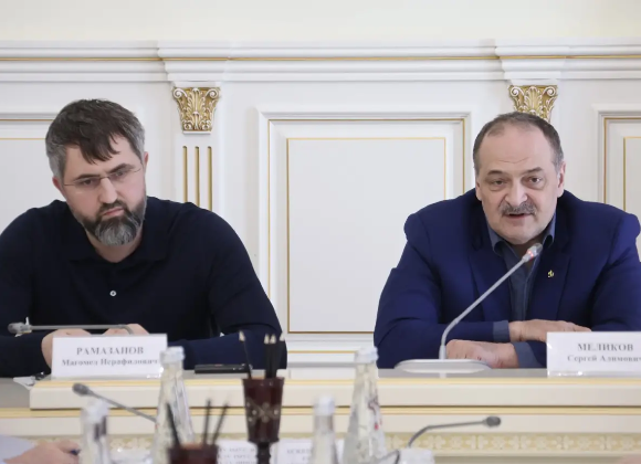 Глава Дагестана и заместитель полномочного представителя Президента РФ в СКФО провели расширенное заседание регионального правительства