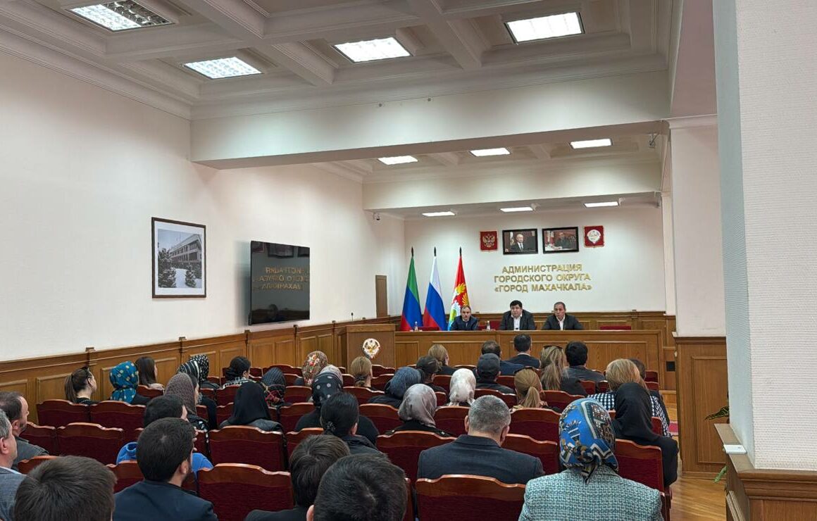 В Махачкале продолжается работа по оказанию помощи пострадавшим от ЧС