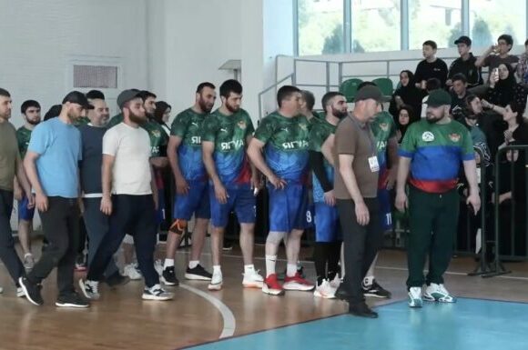 Мэр Махачкалы поприветствовал участников волейбольного турнира среди ветеранов СВО