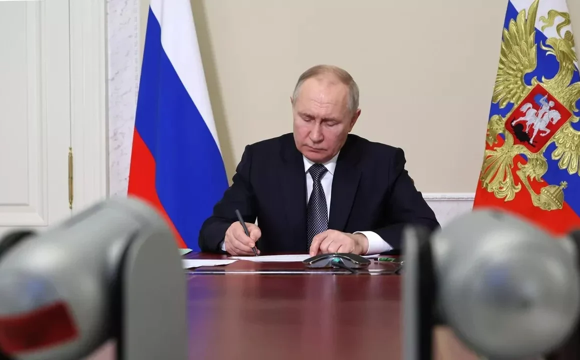 Путин подписал закон о списании долгов участникам СВО, заключившим контракт с мая 2026 года