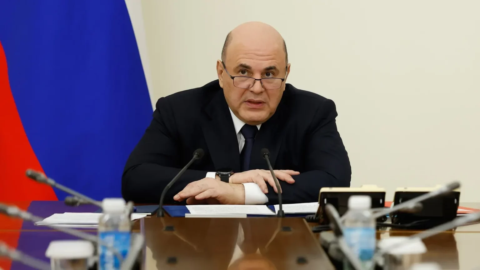 Мишустин поручил подготовить предложения по переселению из оползневых зон и отдыху детей в Дагестане