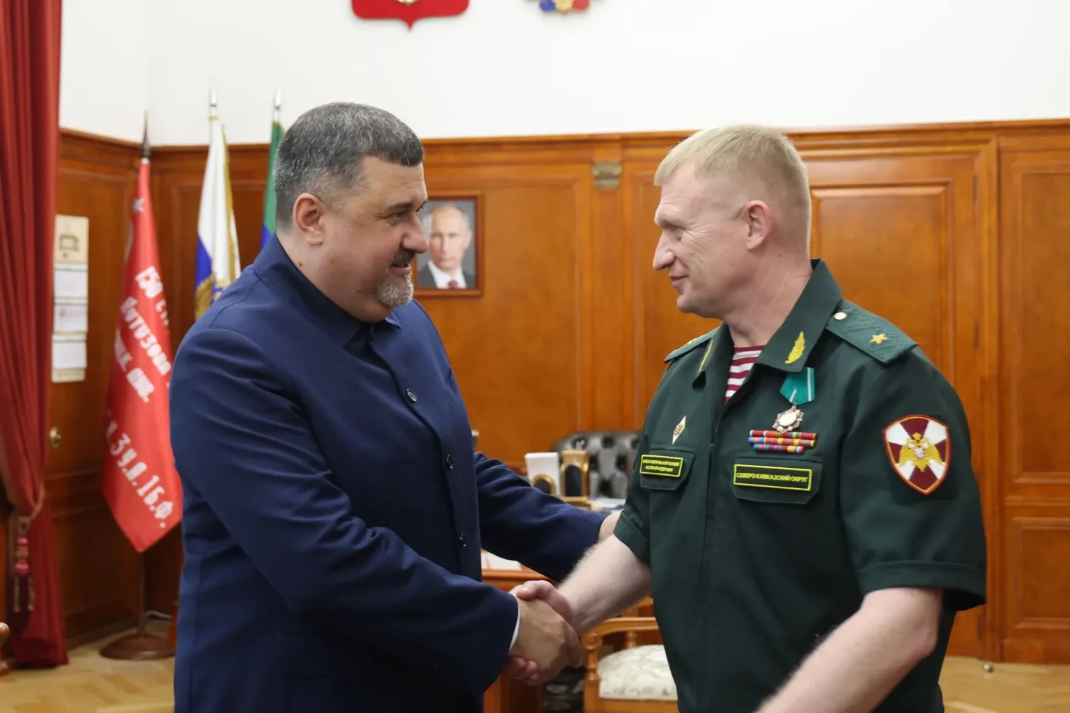 Федор Щукин вручил орден Дмитрию Чистякову