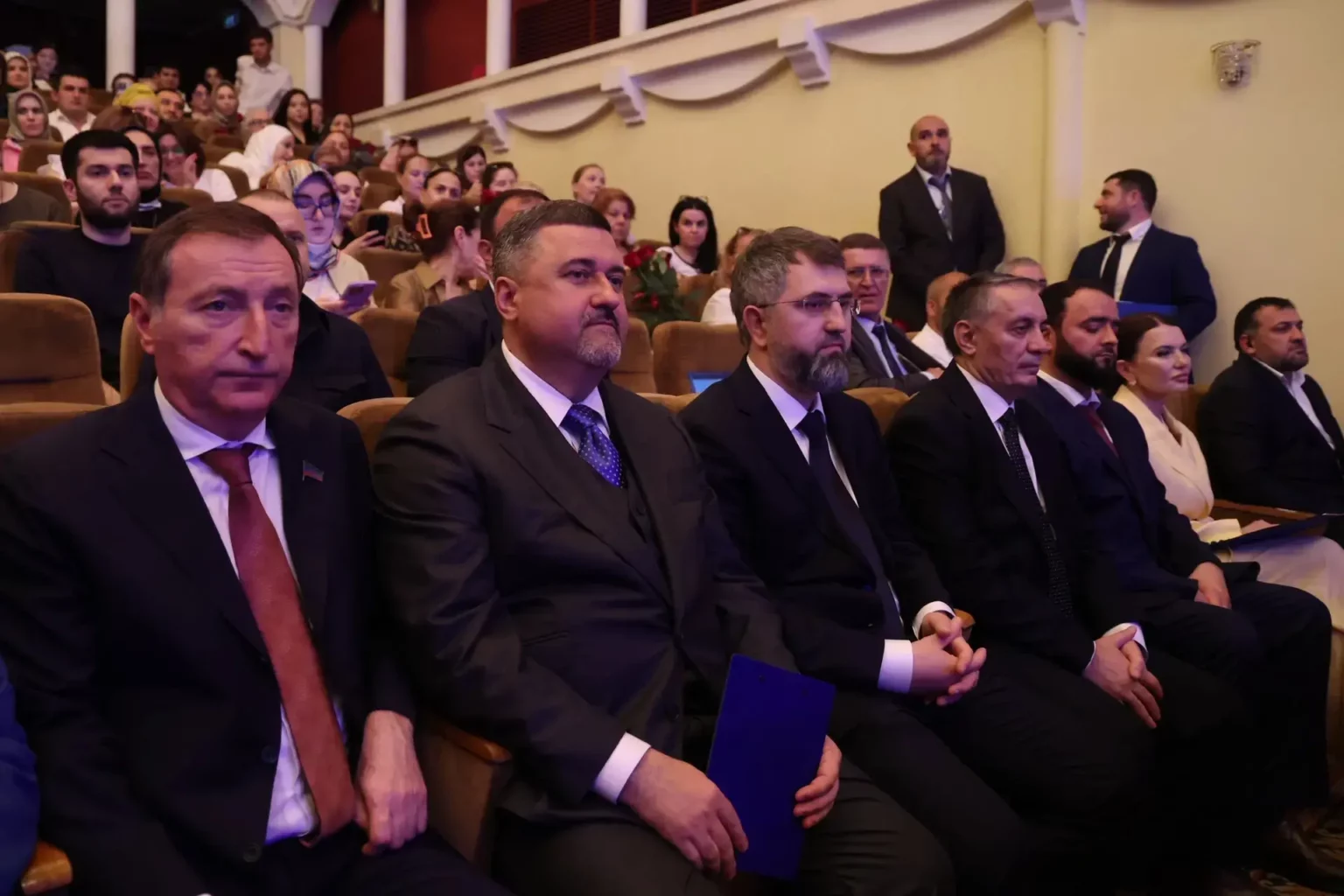 Двенадцать медицинских работников Дагестана получили почётные звания от Федора Щукина
