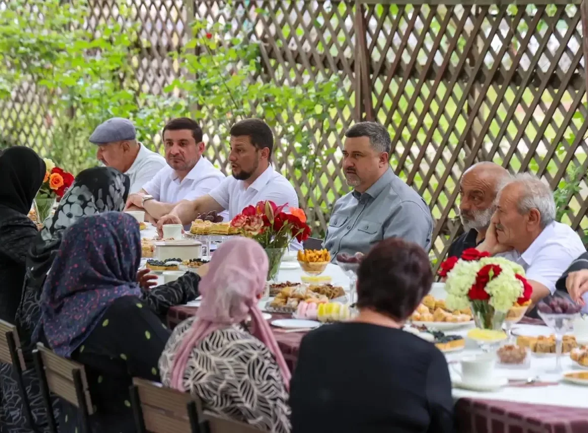 Врио главы Дагестана встретился с семьями Героев России