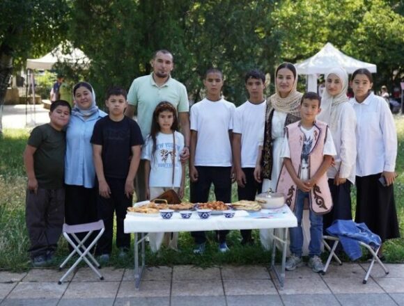 В Махачкале прошёл фестиваль «Родные-Любимые» с участием более 100 семей